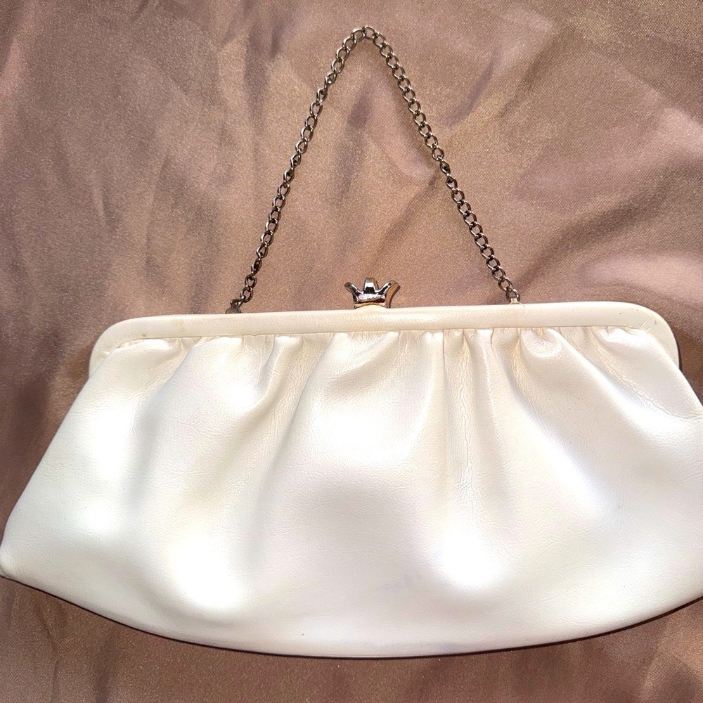 Vintage White Leather Clutch Metal Chain & Frame Red Leather Interior Retro Chic - Picture 2 of 13